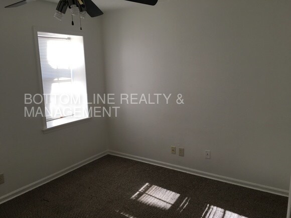 Foto del edificio - 5827 Hunting Ridge Ln