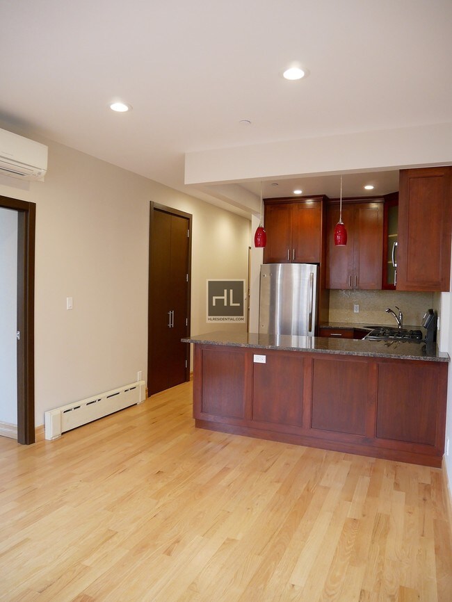 Building Photo - 165 Nassau Ave