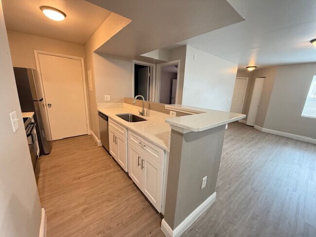 Foto del edificio - Parkway Blvd 3038-201 Lease Only