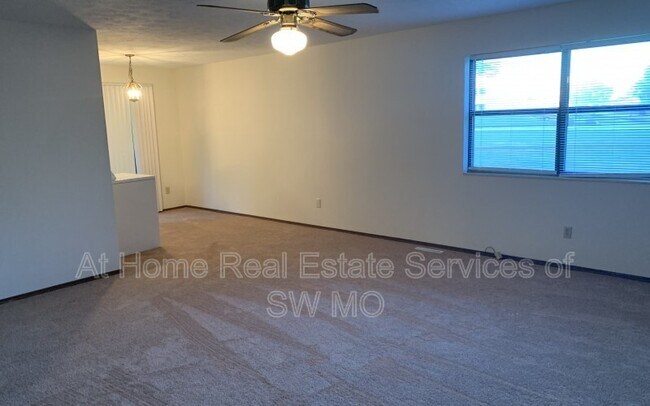 Foto del edificio - 525 W Edgewood St