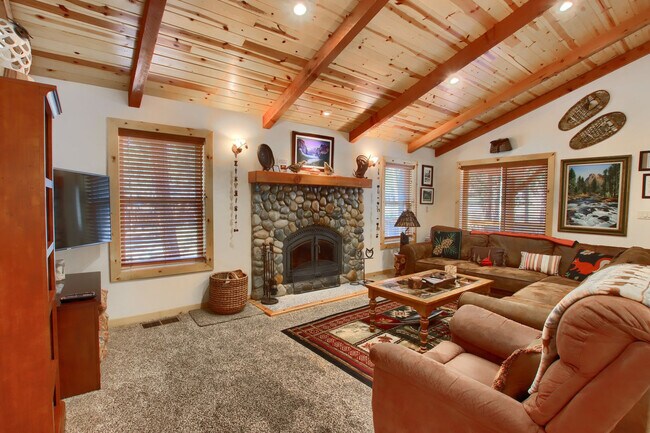 Building Photo - 8026 Larkspur Ln