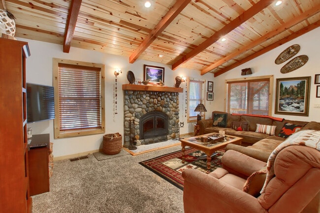 Building Photo - 8026 Larkspur Ln