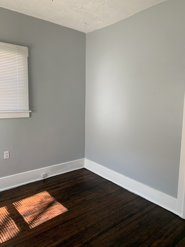 Front Bedroom - 110 W Harry Ave