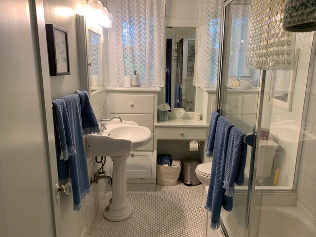 Bathroom - 1278 S Cloverdale Ave