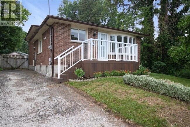 Building Photo - 329 Thompson Rd