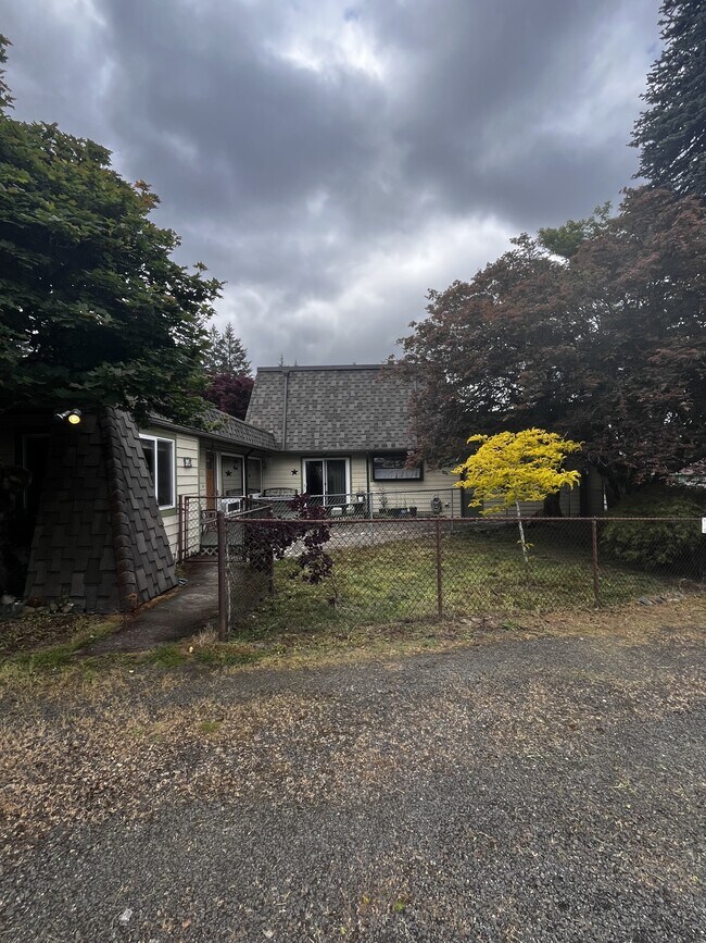 Foto del edificio - 146 Hawthorn Ln