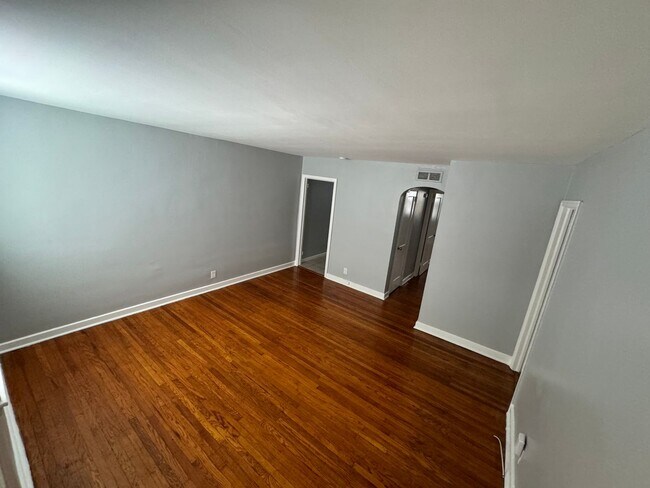 Foto del edificio - 521 E Tabor Rd
