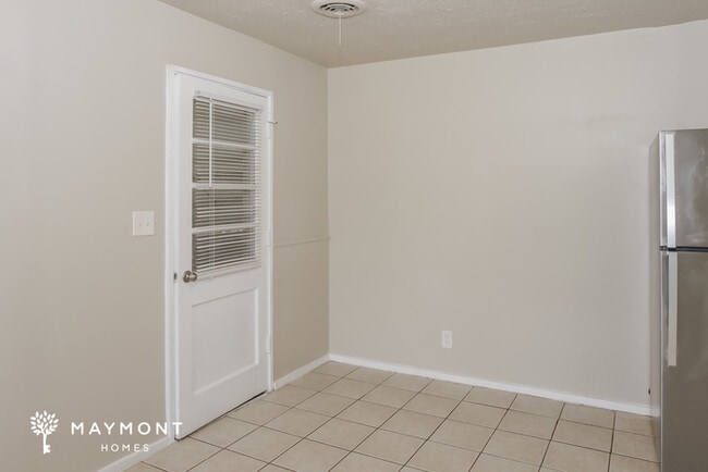 Foto del edificio - 111 Grant Dr