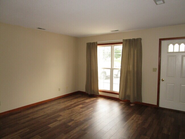Foto del edificio - 3 Bedroom Duplex in Albion!!!