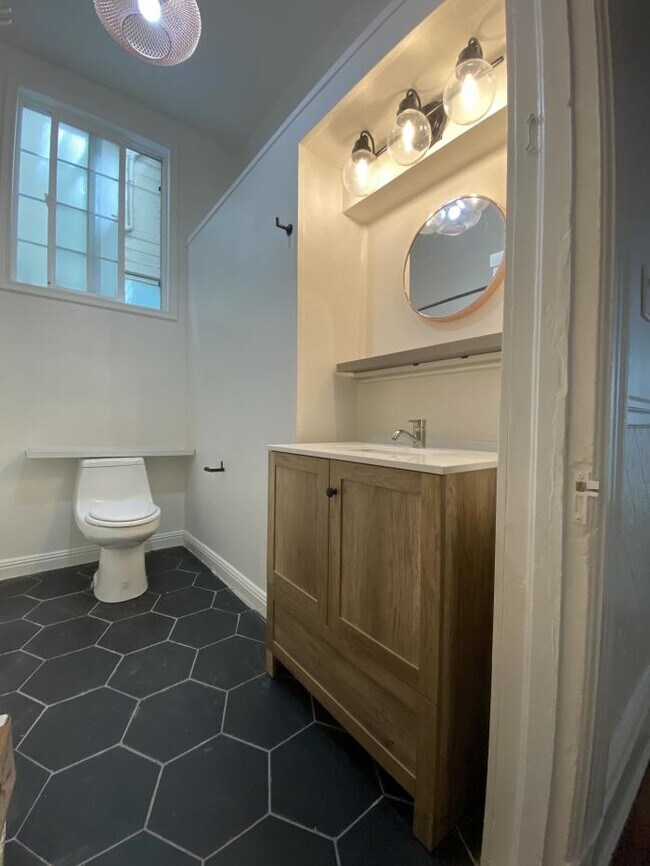 Building Photo - 3 bedroom in San Francisco CA 94117