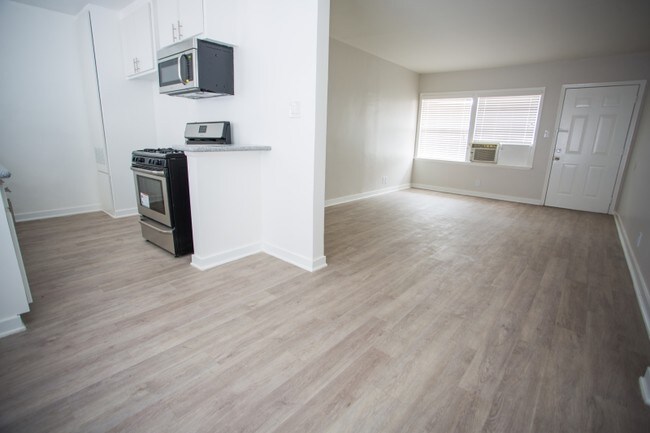 Building Photo - 14732 Blythe St
