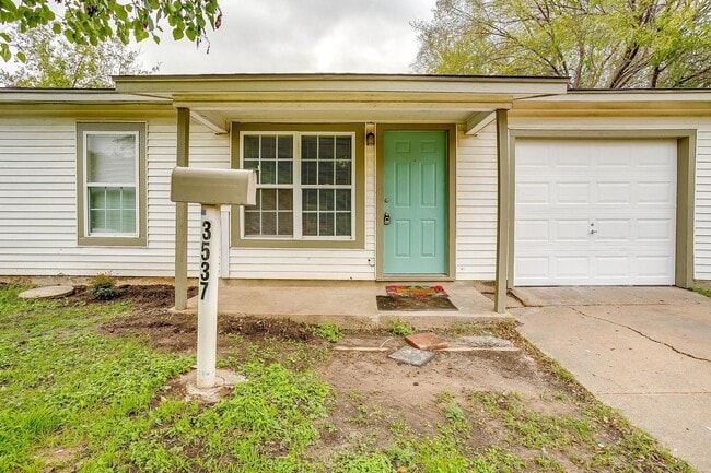 Building Photo - 3537 Half Moon Dr