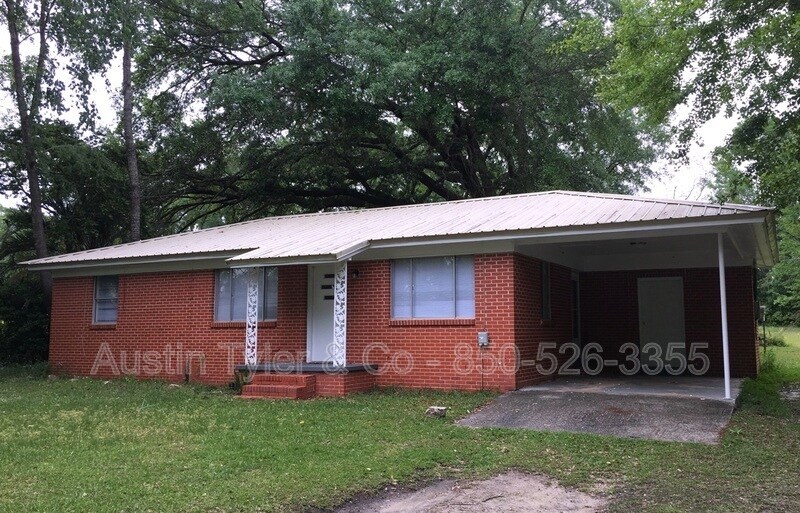 2010 McLeod St, Grand Ridge, FL 32442 House Rental in Grand Ridge, FL