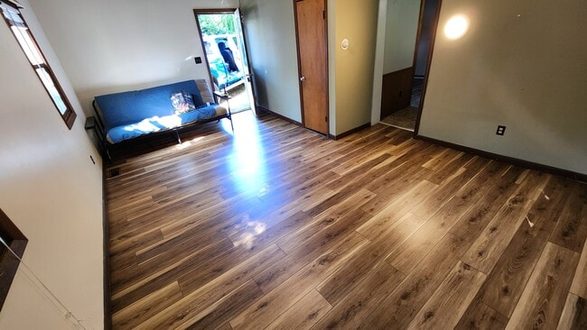 Building Photo - 11 Woolerton St