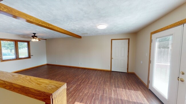 Building Photo - 507 S Bismark Ave