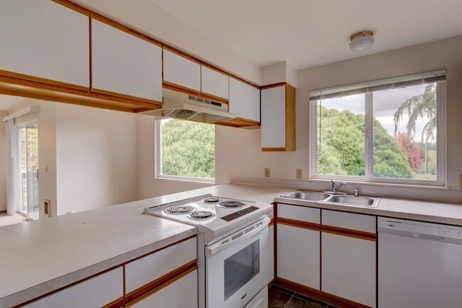 Building Photo - Two Bedroom Apartment in Coupeville