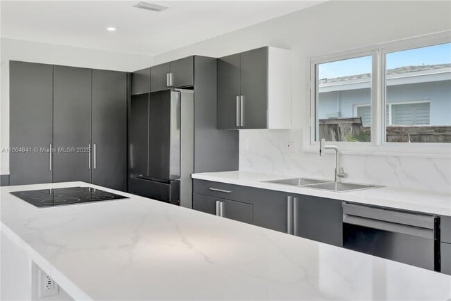 Building Photo - 4 bedroom in Ft Lauderdale FL 33312