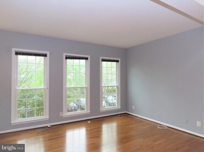Building Photo - 20747 Breezy Point Terrace