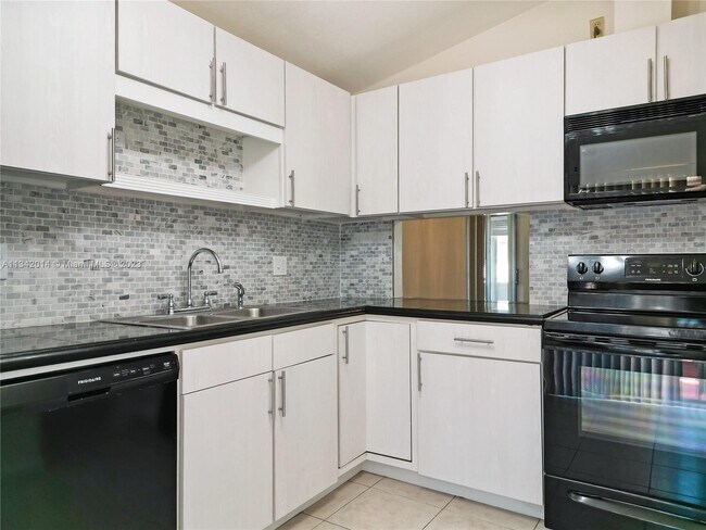 Foto del edificio - 114 Essex Rd