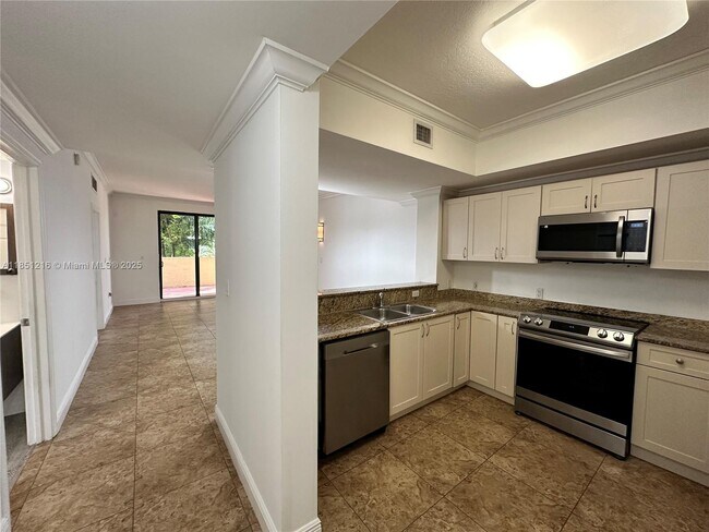 Foto del edificio - 8440 SW 8th St