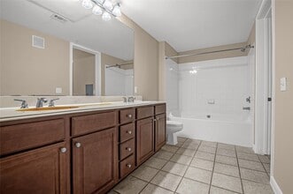 Building Photo - 7575 Kirby Dr