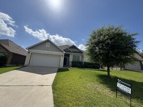Building Photo - 5611 Markham Dr