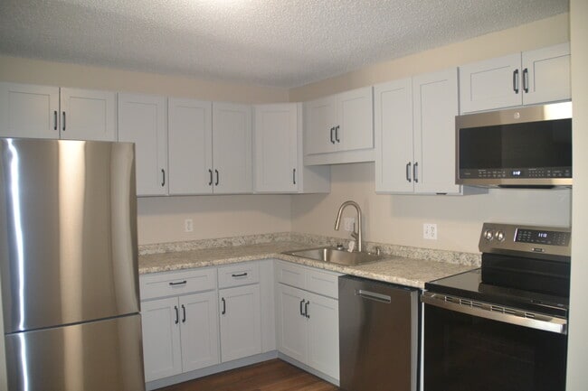 Building Photo - 12 Saint James Pl