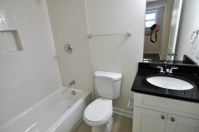 Building Photo - 722 Quebec Pl NW