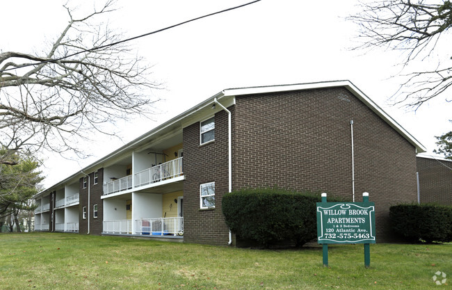 Building Photo - Willow Brook Apartments