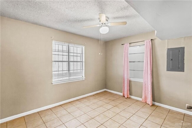 Building Photo - 122 E Garcia St