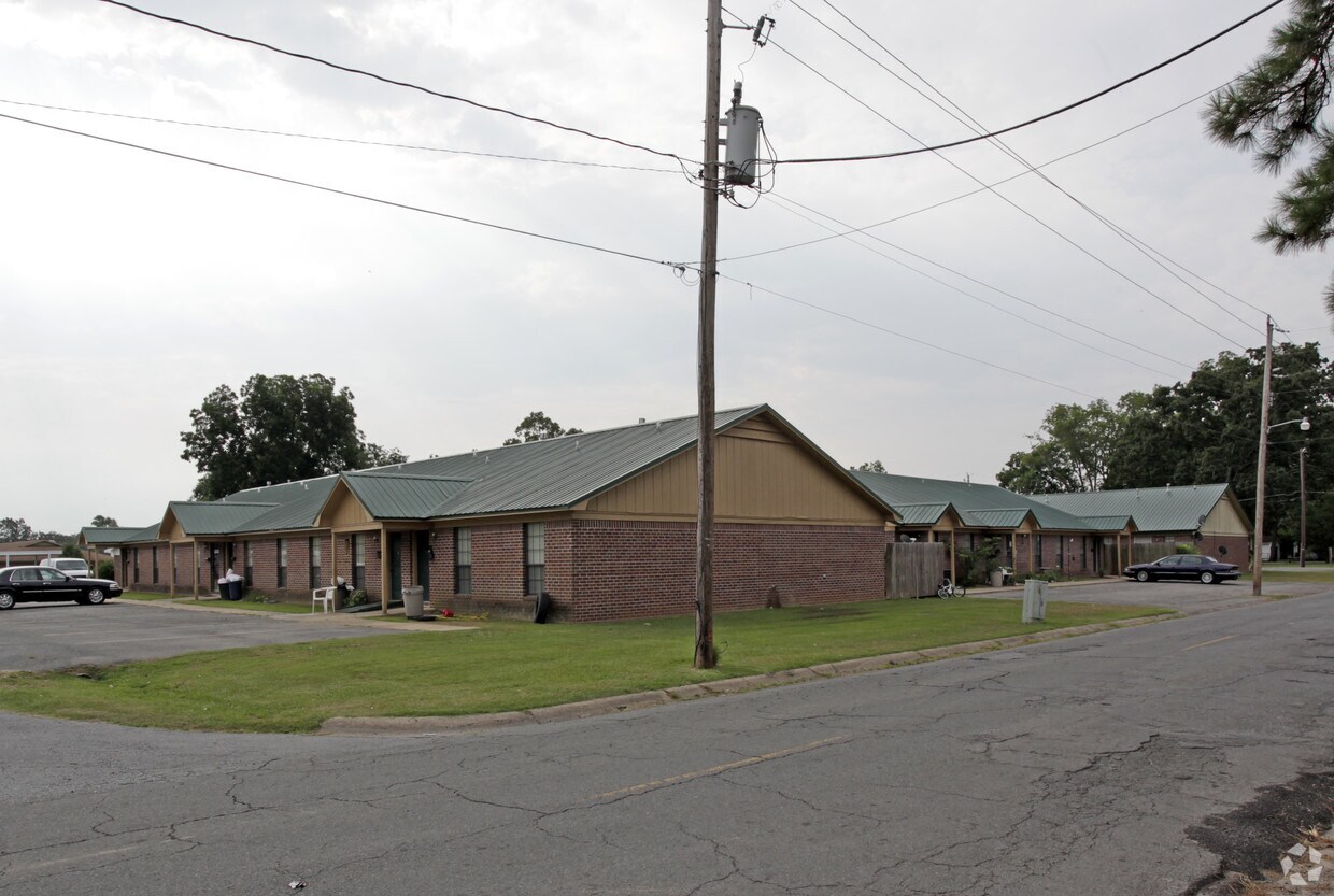309 Barnes St, Lonoke, AR 72086 Apartments in Lonoke, AR