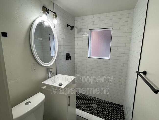 Foto del edificio - 376 E Broadway