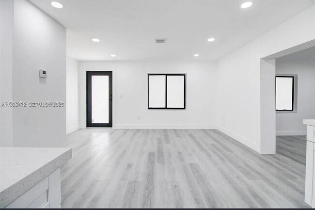 Foto del edificio - 13885 NW 5th Ave