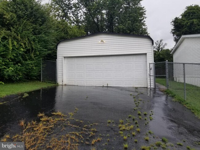 Building Photo - 141 Inverness Dr