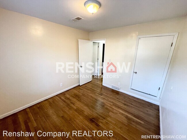 Building Photo - 3 br, 1.5 bath House - 3000 Capri St