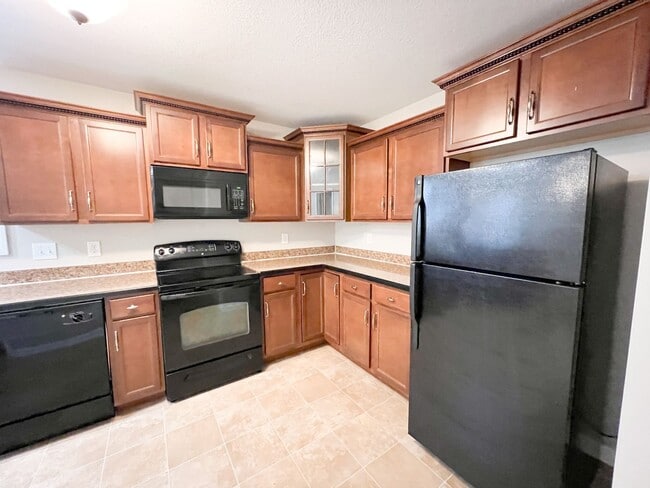 Building Photo - 3 Bedroom 2.5 Bath home in well established neighborhood!