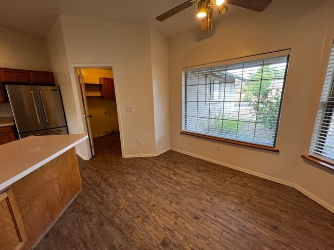 Building Photo - 2045 Sequoia Dr
