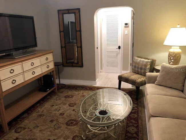 Foto del edificio - 6451 Elmwood Ave