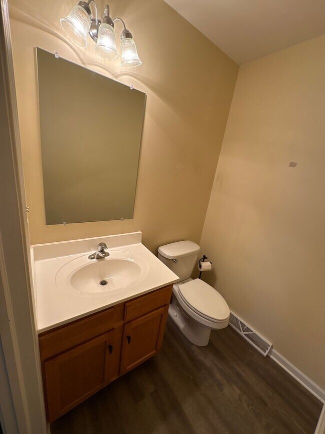 Foto del edificio - Available Now! Chatham Creek 3 Bedroom 2.5...