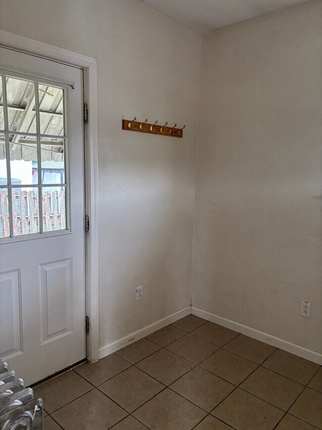 Foto del edificio - 106 N 5th St