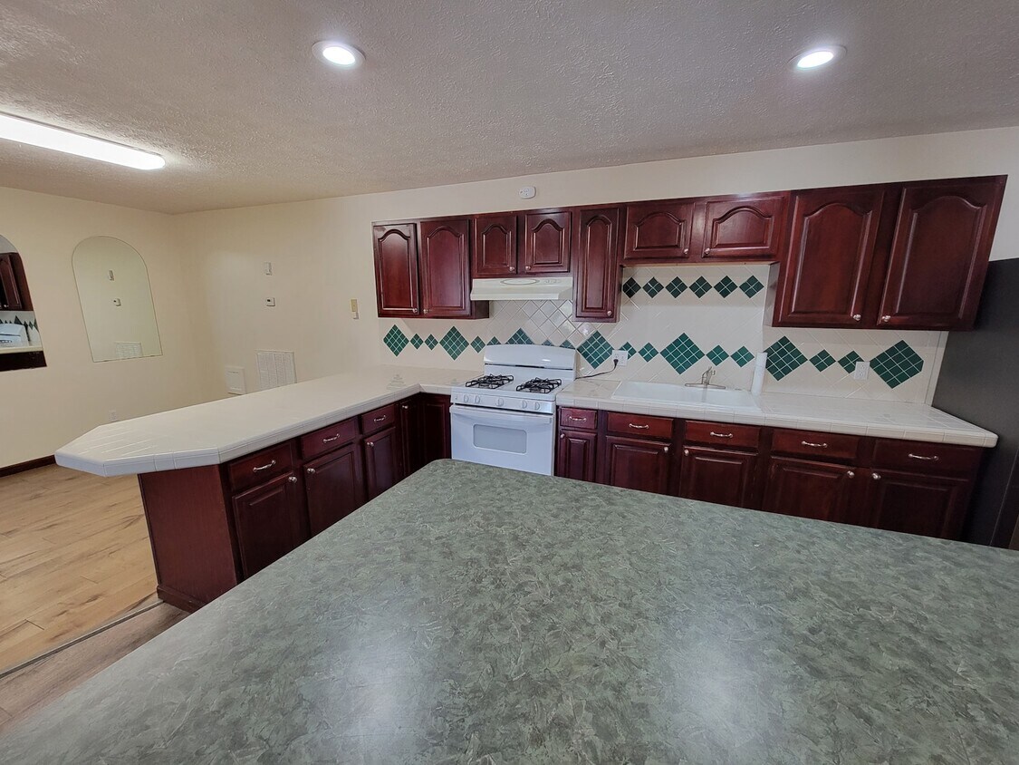 Primary Photo - 3707 Roberts Matthews Highway, Unit A