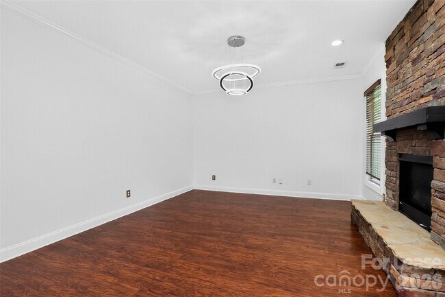 Foto del edificio - 549 Daventry Ct