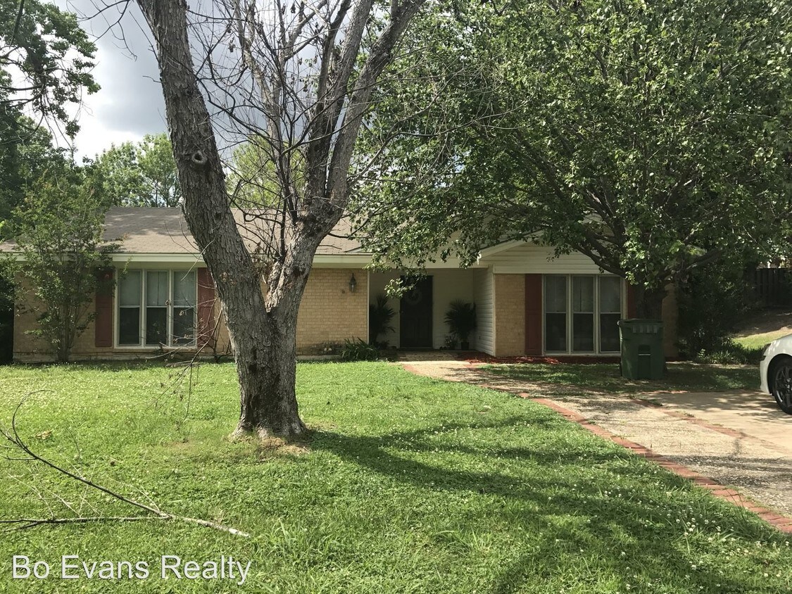 Primary Photo - 1816 Alderpoint Dr
