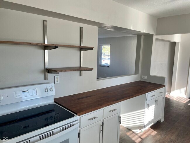 Foto del edificio - 126 Roosevelt Dr