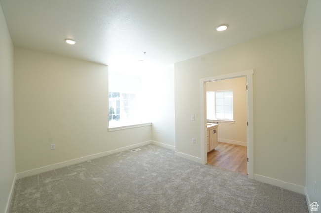 Building Photo - 1561 110