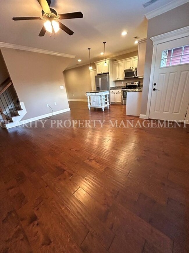 Foto del edificio - Like new, immaculate 3 bedroom townhome!