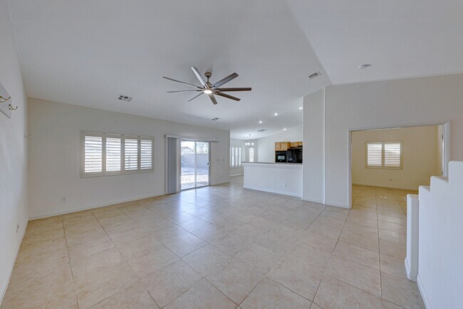 Foto del edificio - First Show: The first open showing is on 5/13 at 4PM. Please be prompt. We will be processing any...