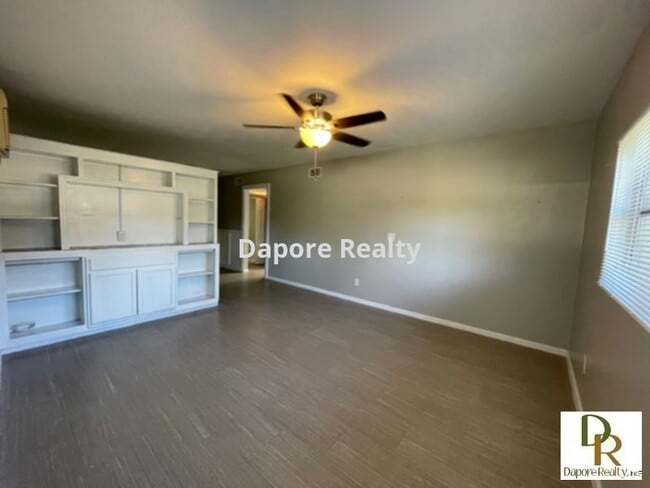 FULLY REMODELED 3 Bedroom, 1.5 Bath, Garag... - FULLY REMODELED 3 Bedroom, 1.5 Bath, Garag... House