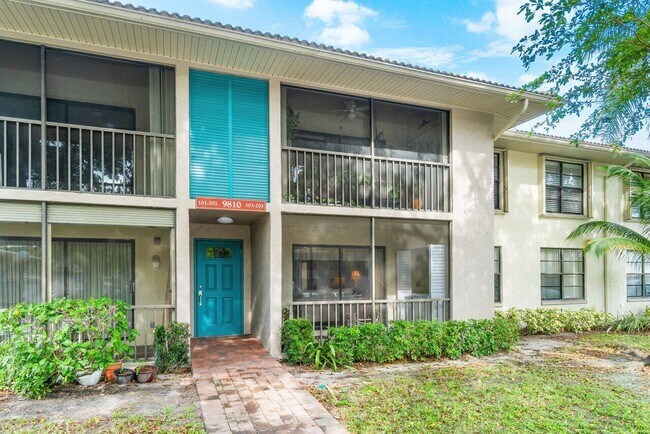 Building Photo - 9810 Pineapple Tree Dr