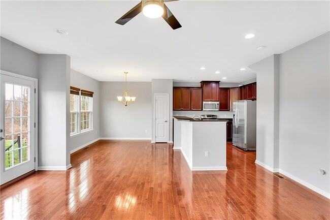 Building Photo - 304 Rosecliff Rd